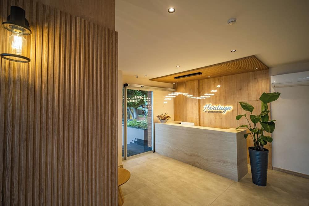 Receptionist