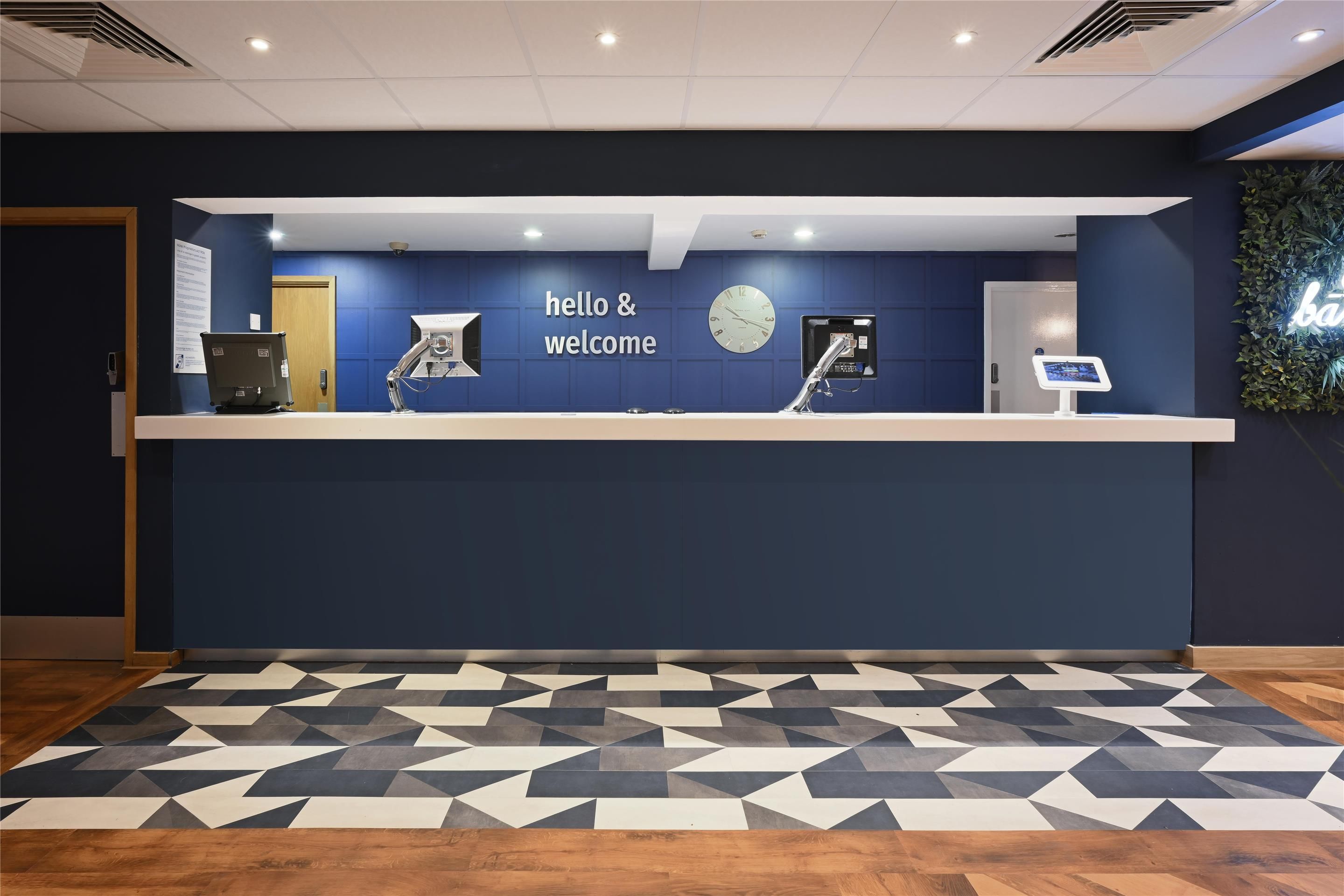 Receptionist