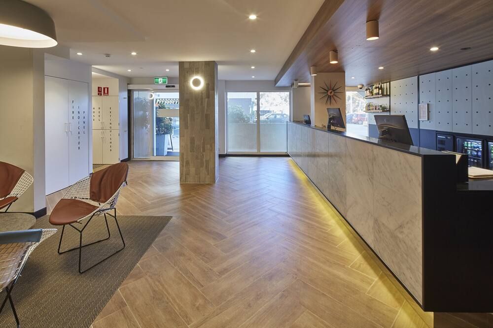 Receptionist