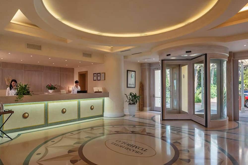 Receptionist