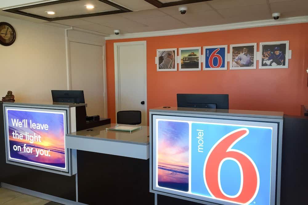 Receptionist