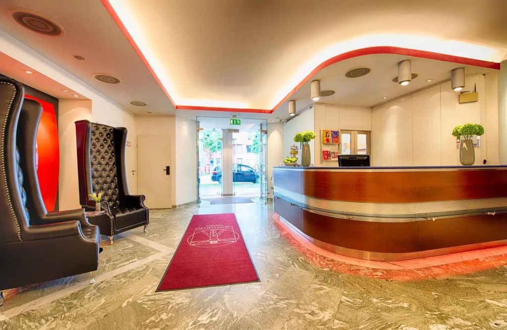 Receptionist