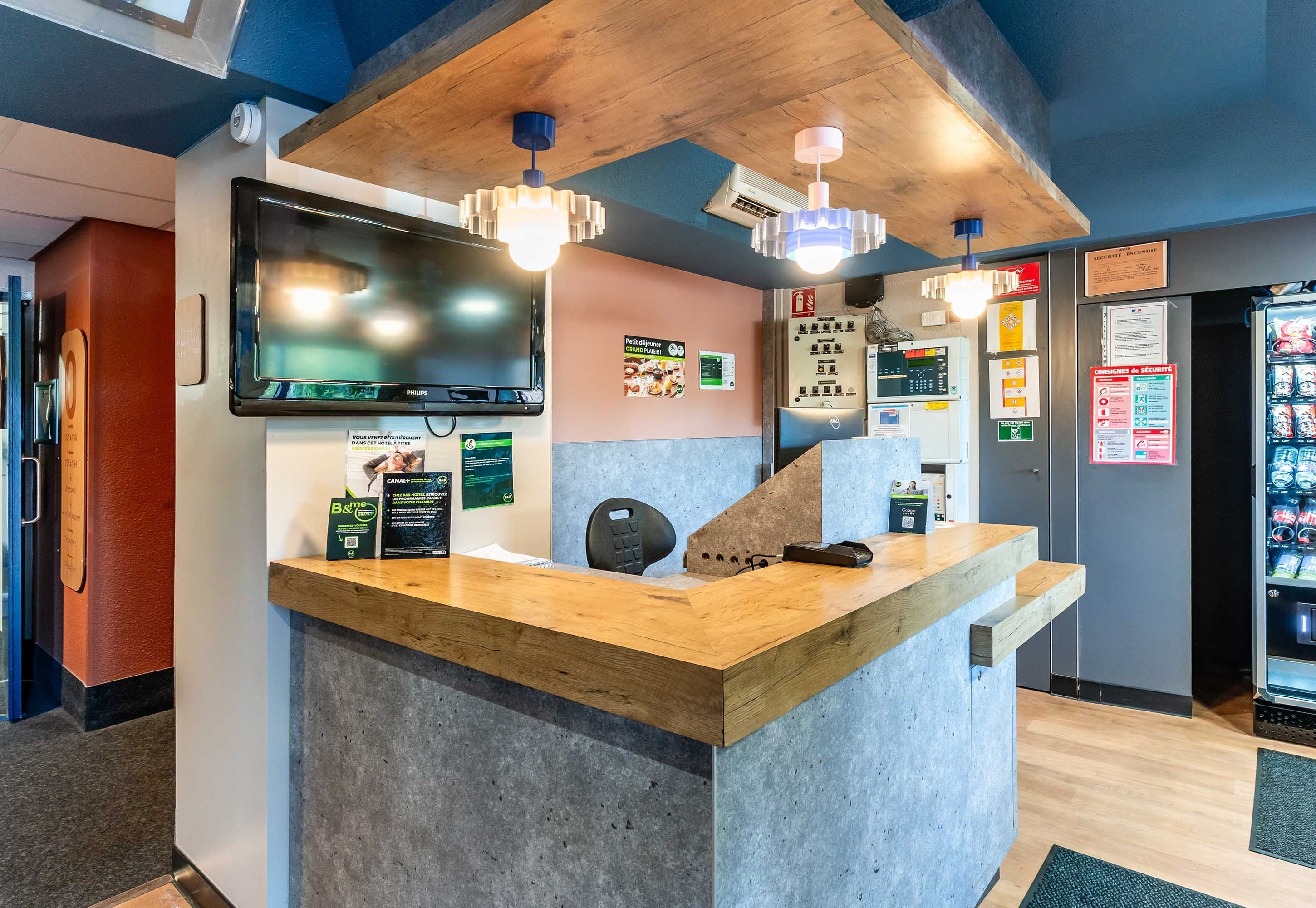 Receptionist