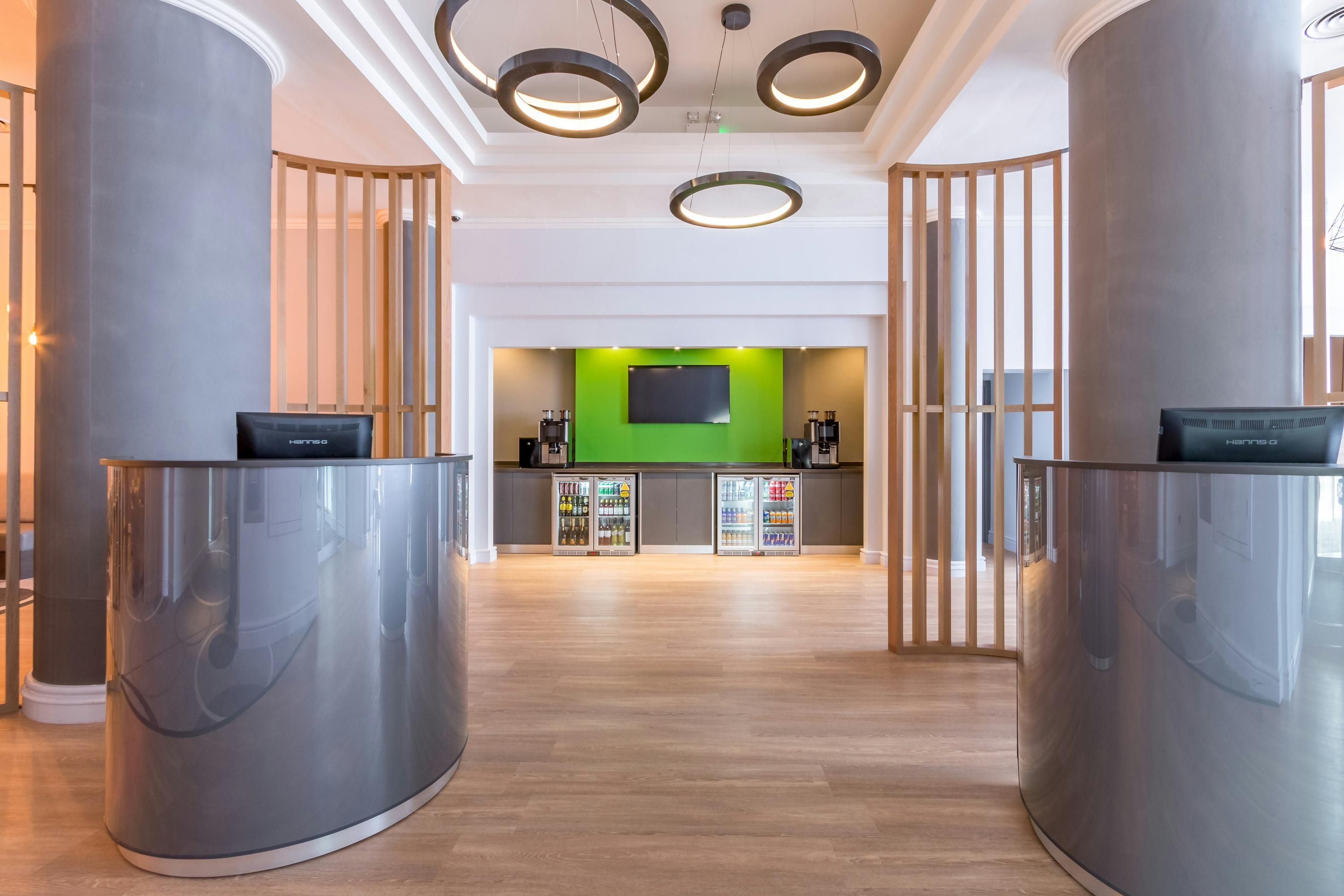 Receptionist