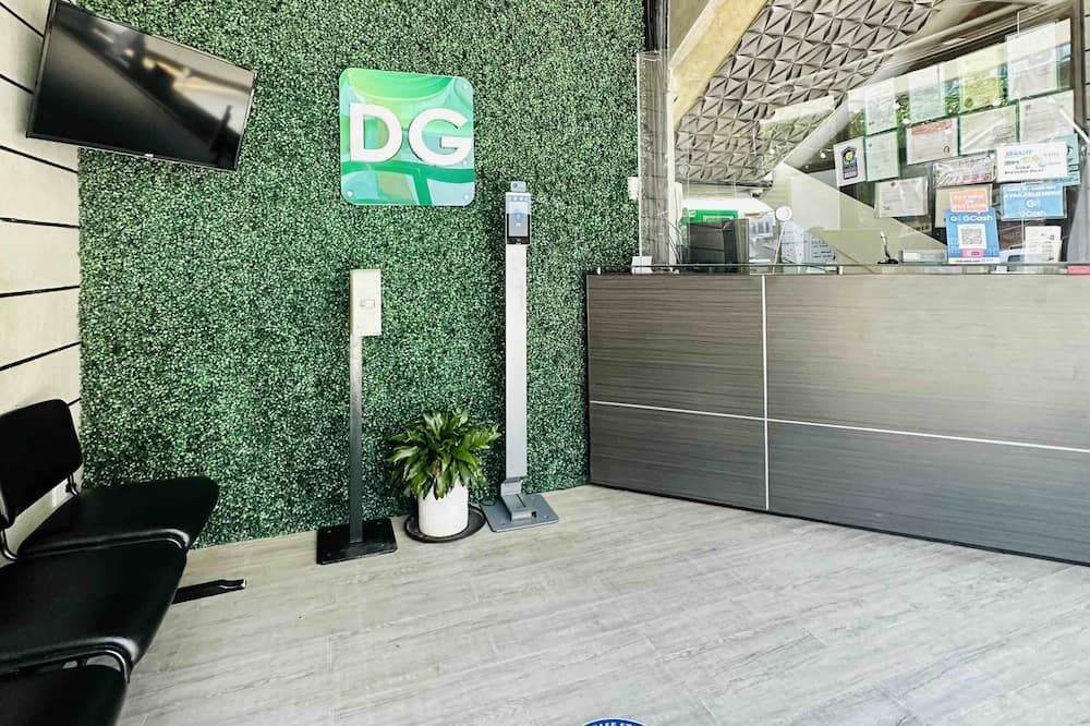 Receptionist