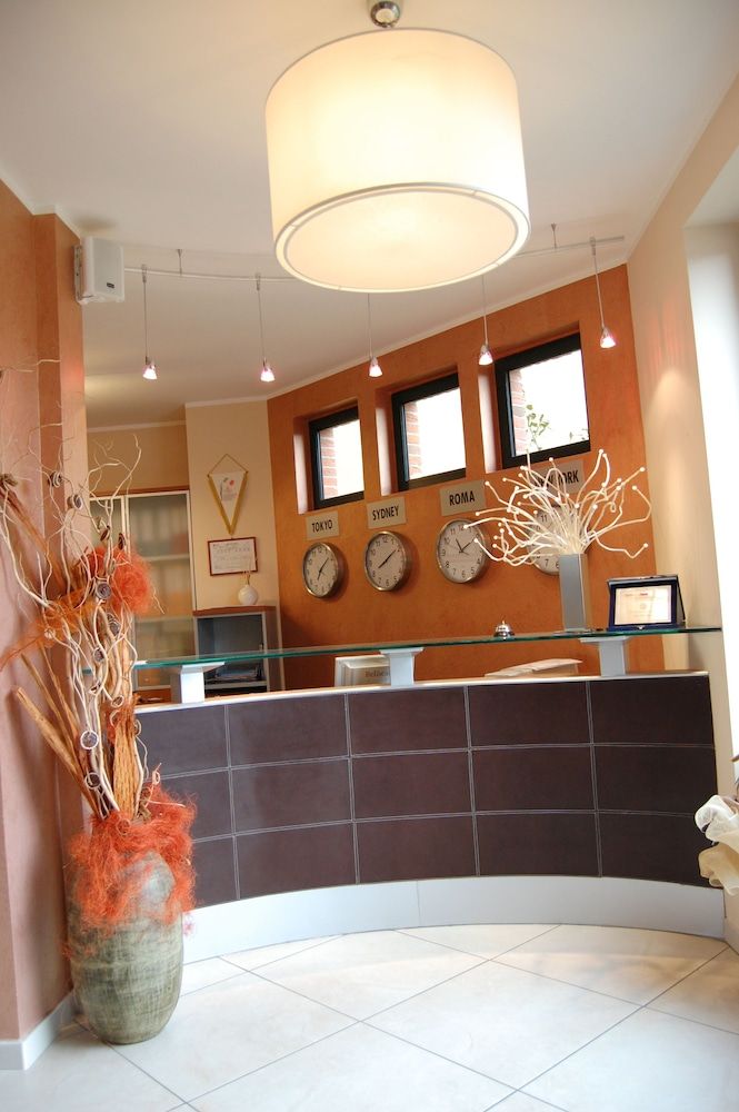 Receptionist