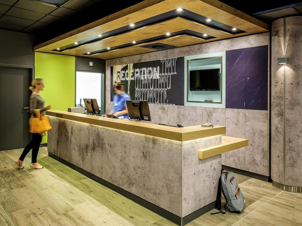 Receptionist