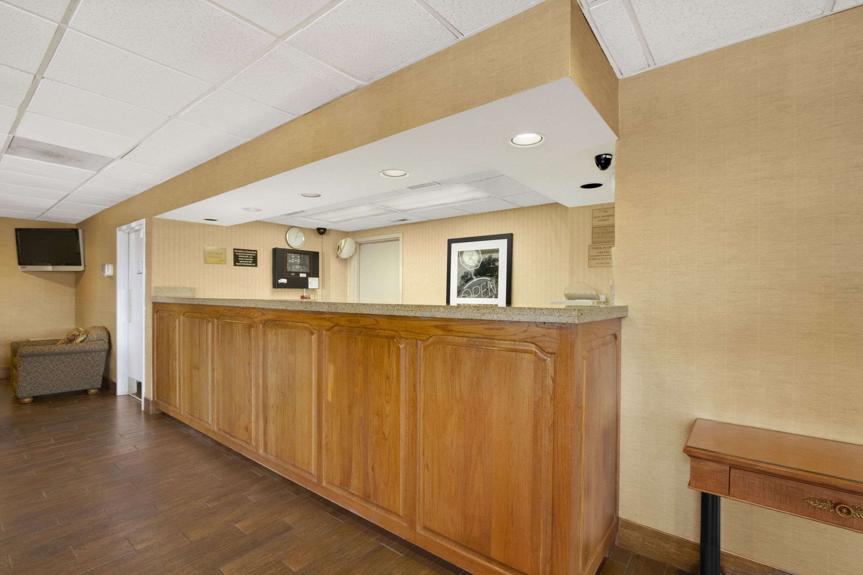 Receptionist