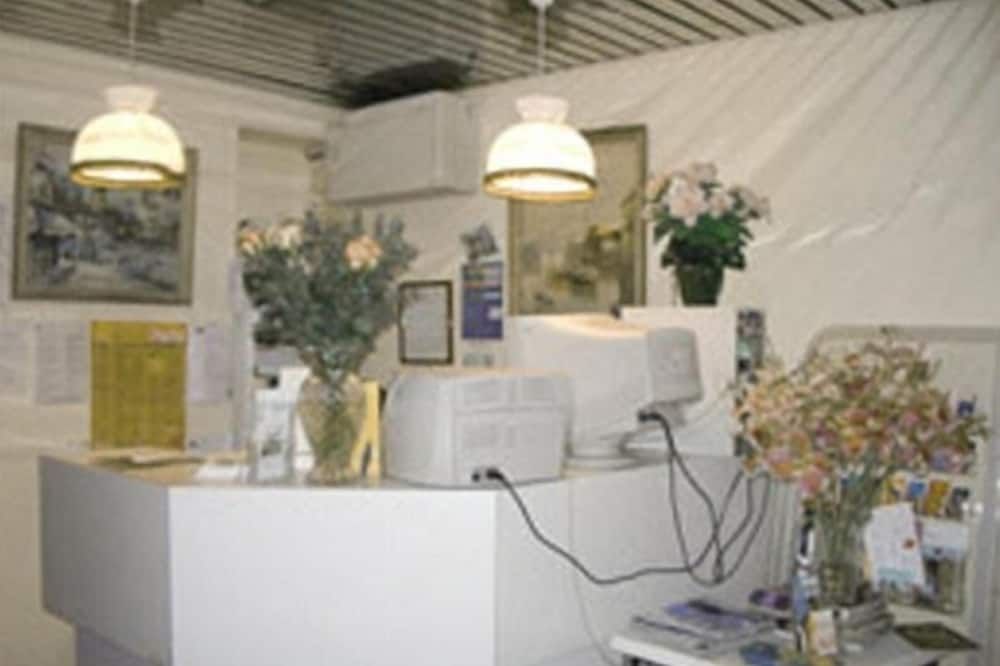 Receptionist