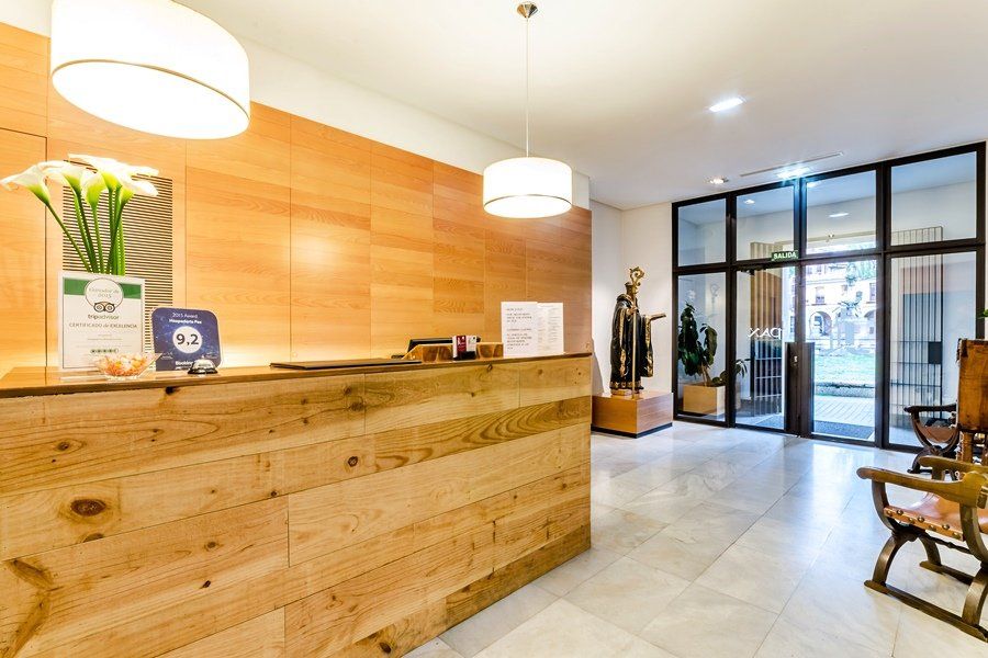 Receptionist