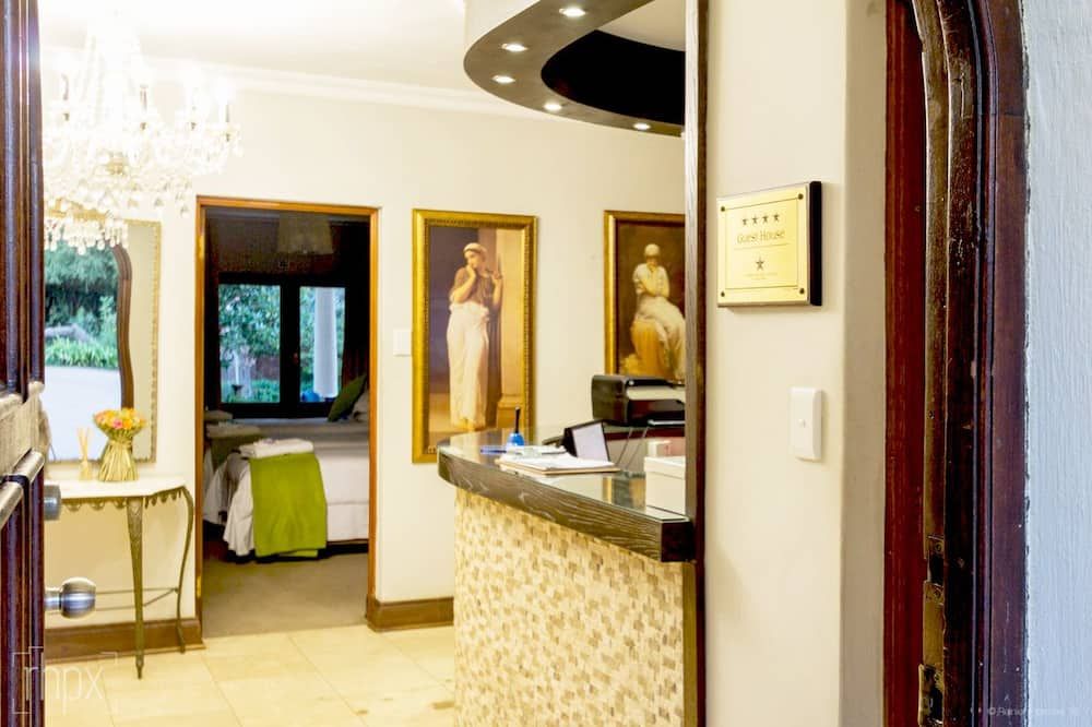 Receptionist