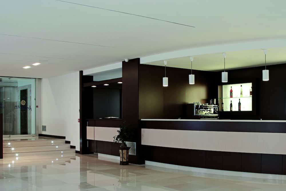 Receptionist