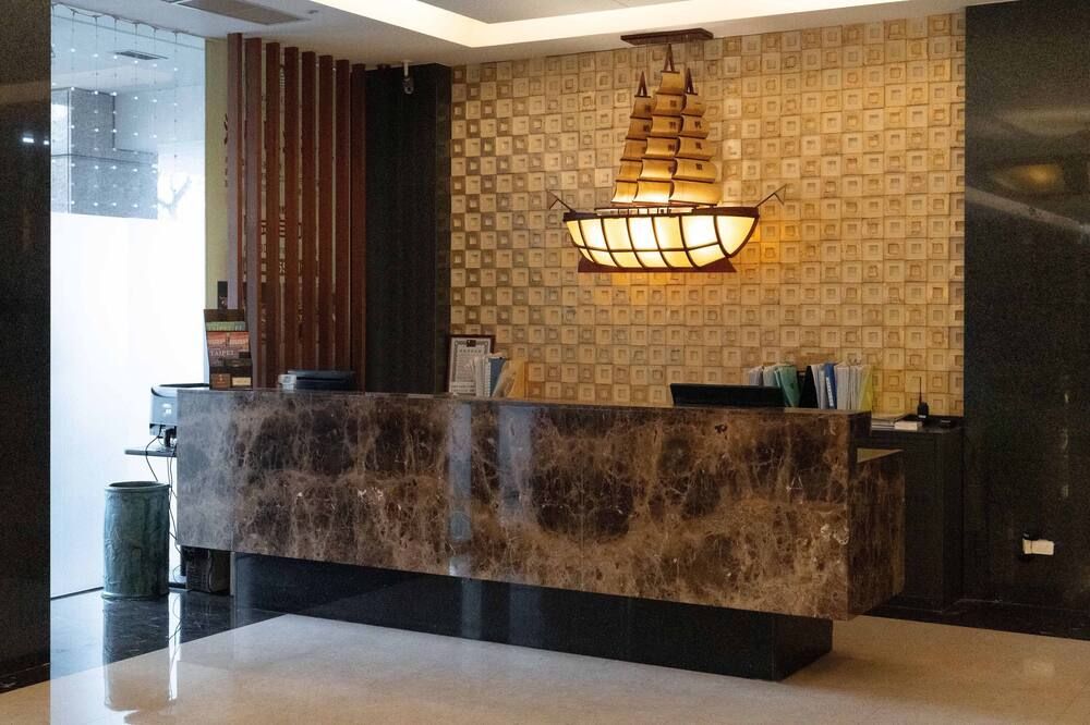 Receptionist