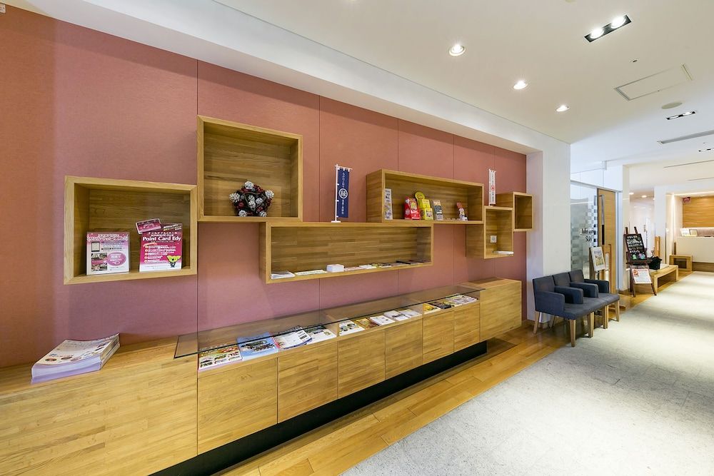 Receptionist