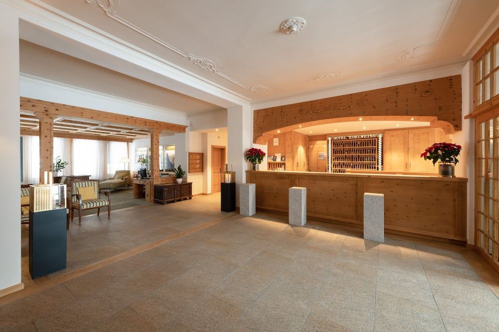 Receptionist
