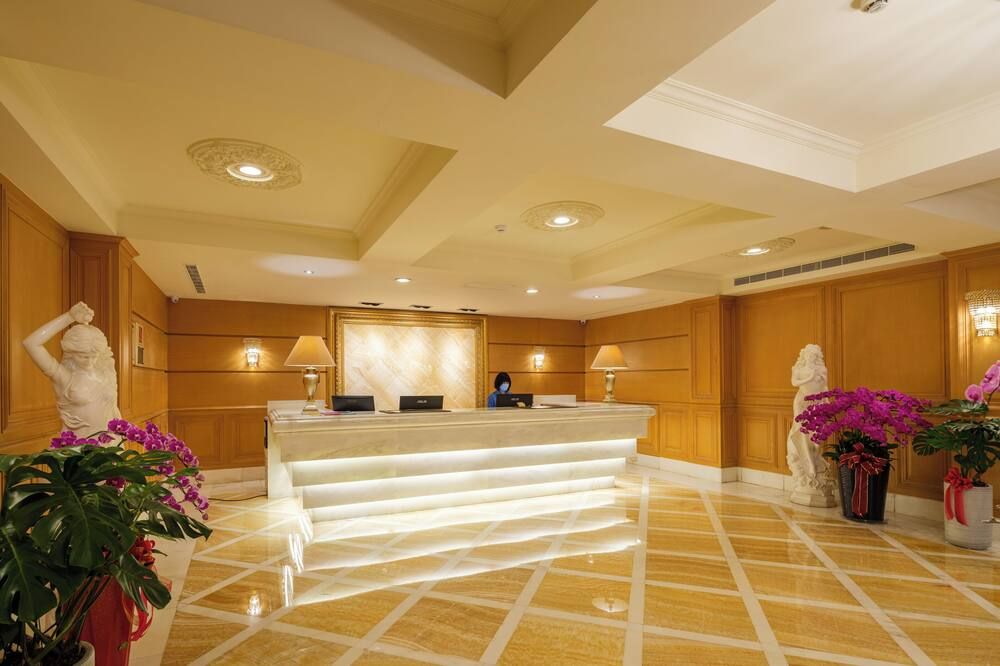 Receptionist
