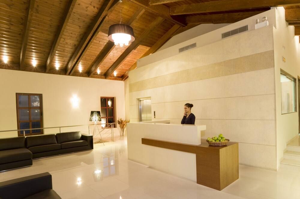 Receptionist