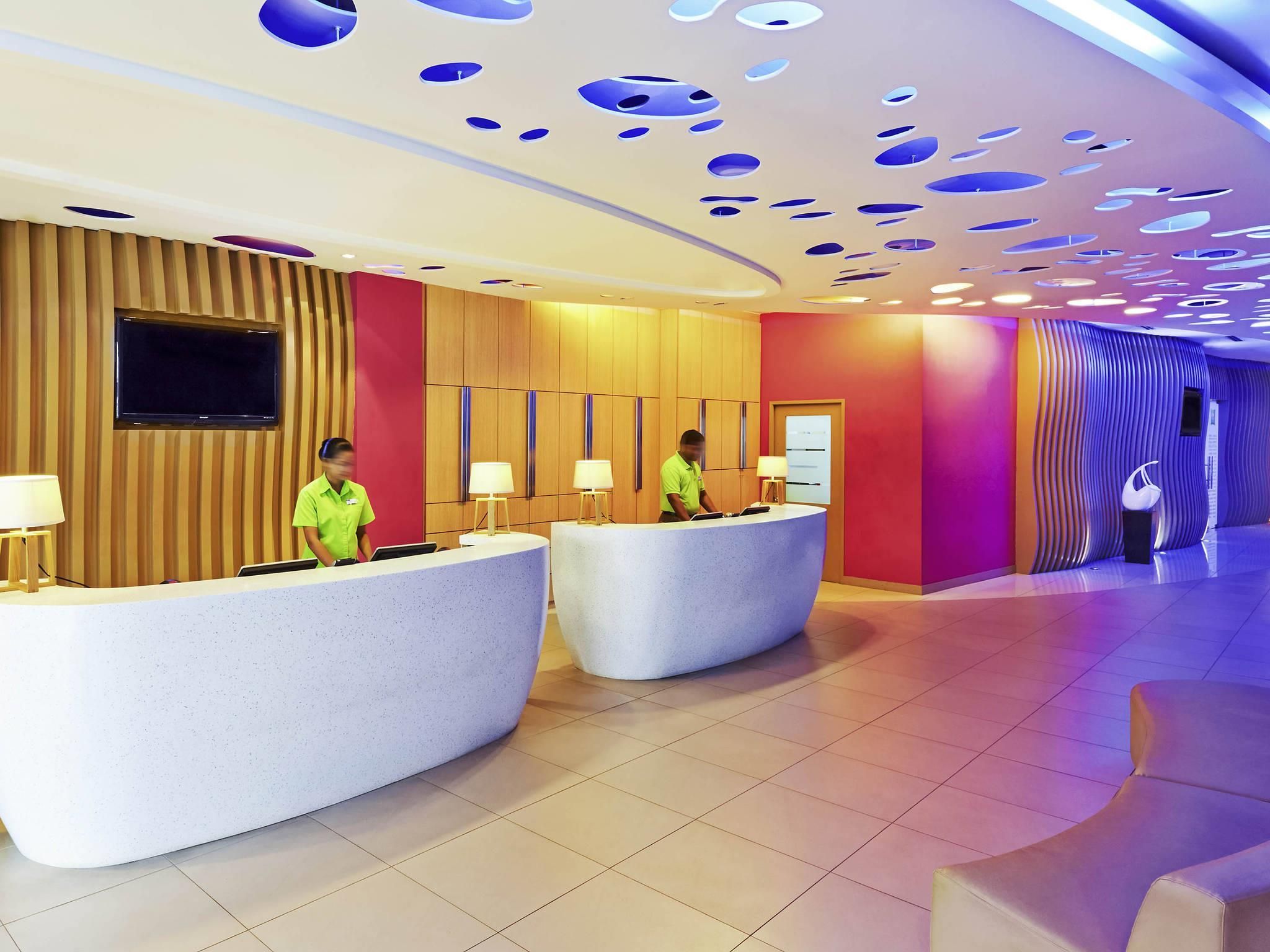 Receptionist