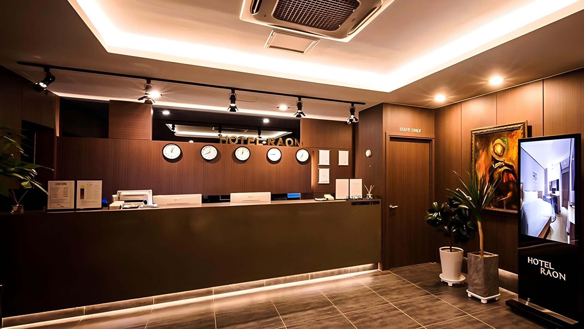 Receptionist