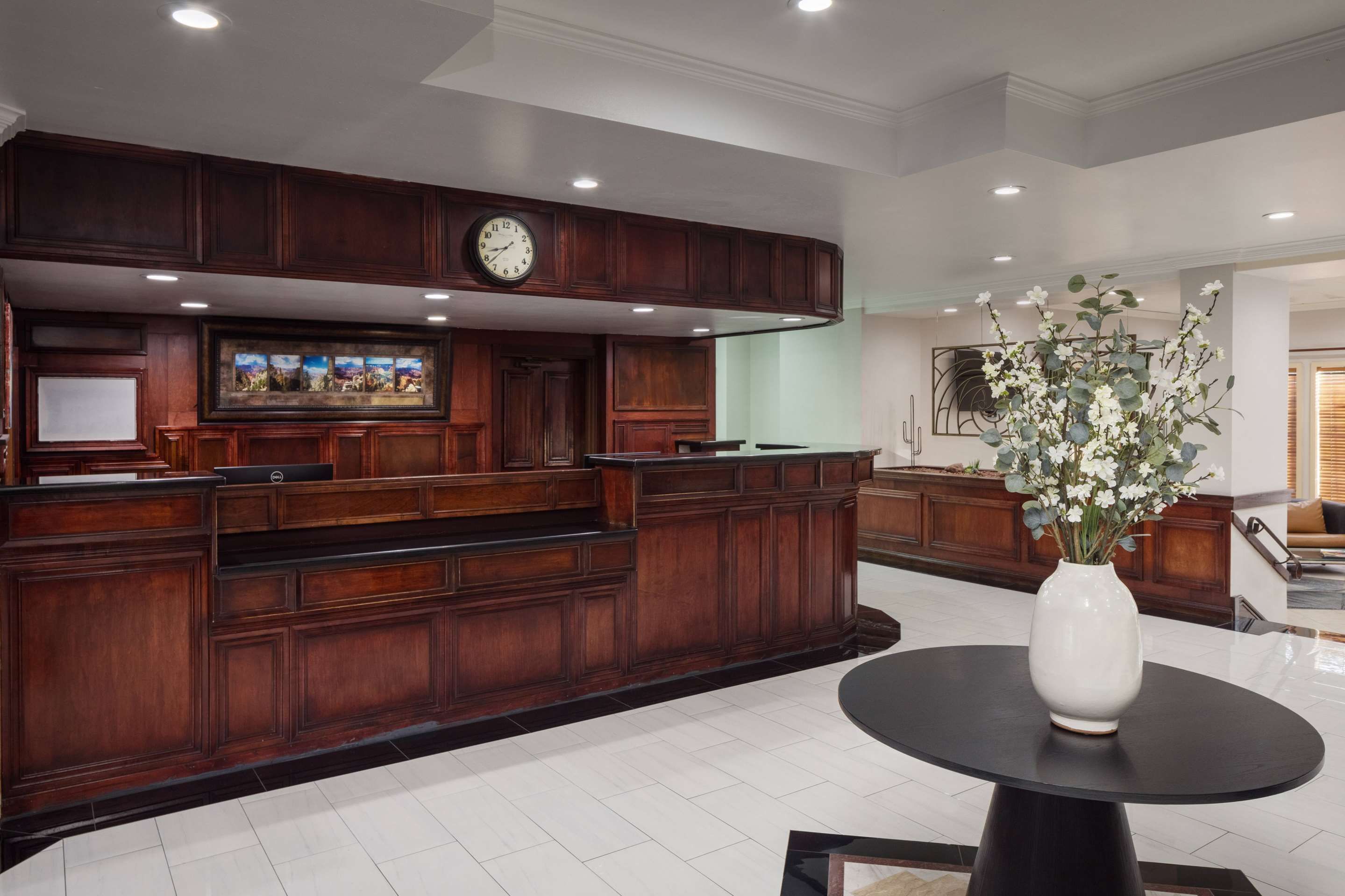 Receptionist