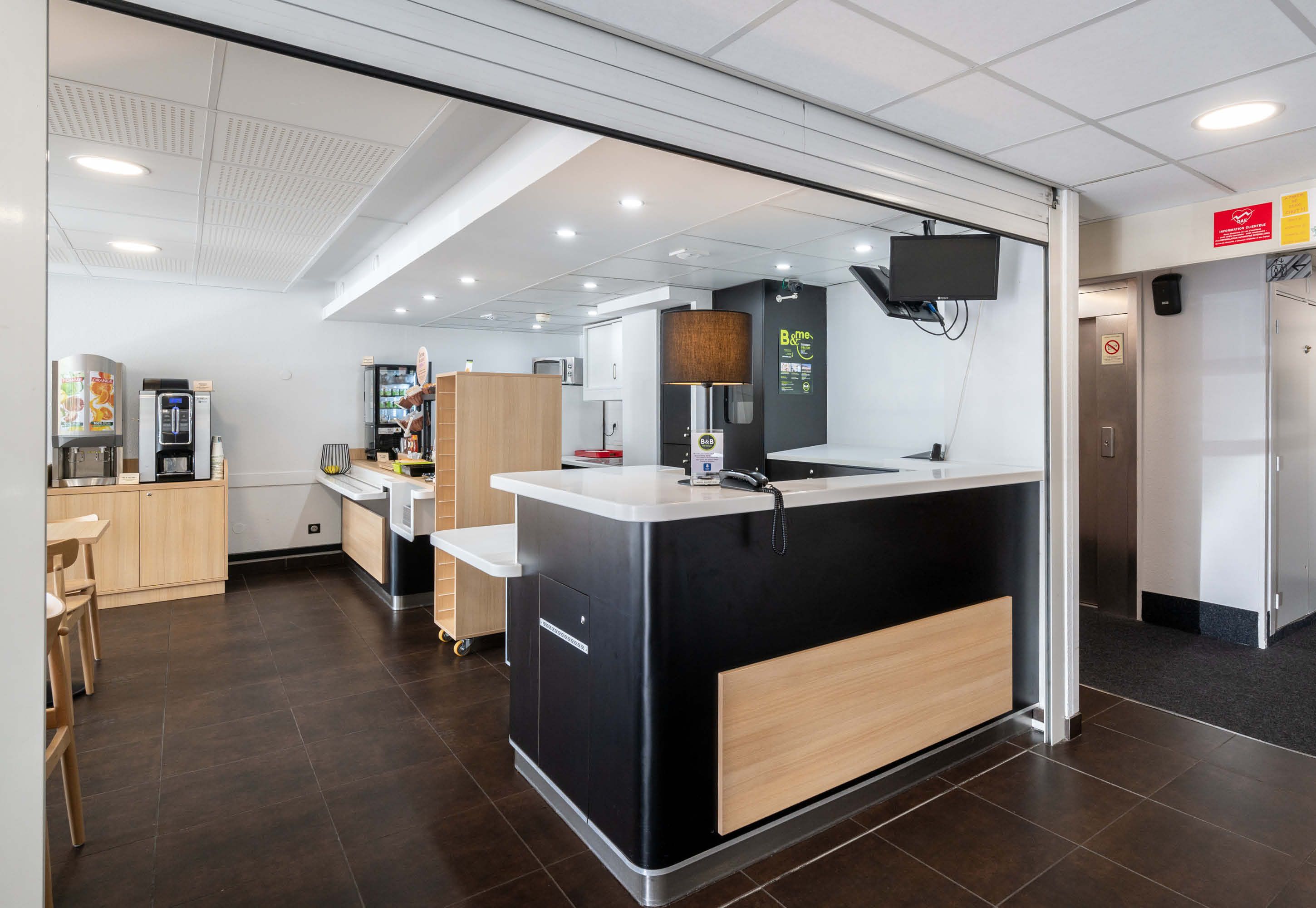 Receptionist