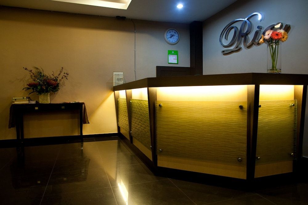 Receptionist
