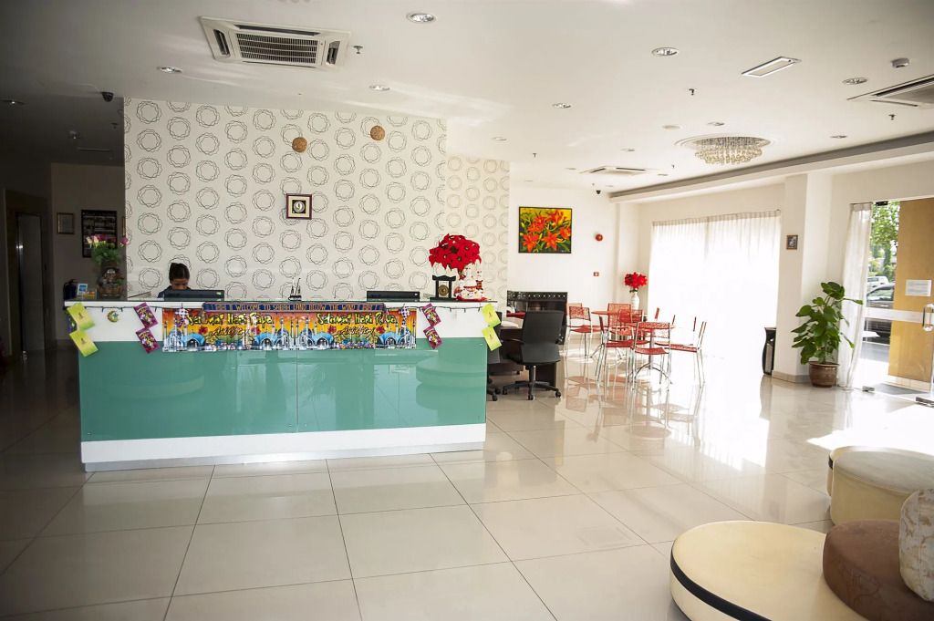 Receptionist