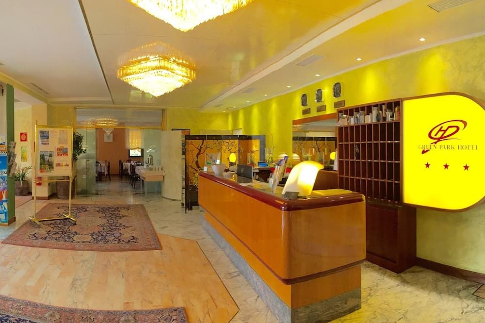 Receptionist