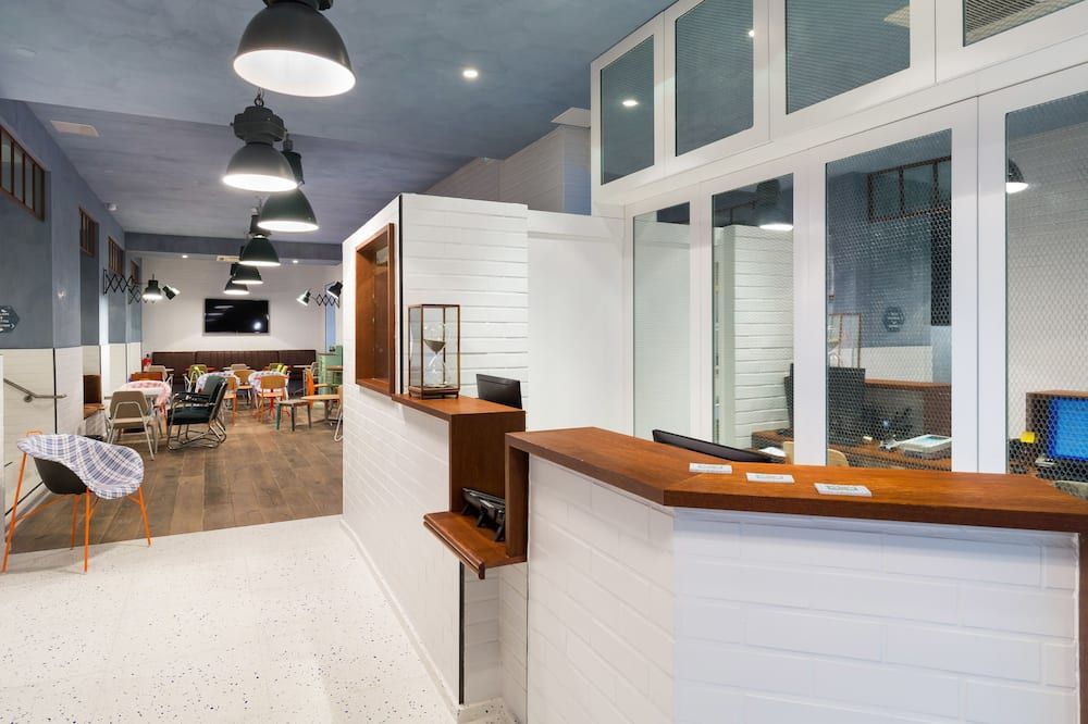 Receptionist