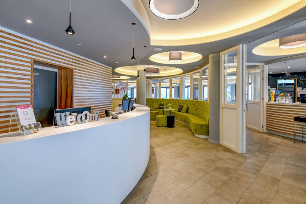 Receptionist