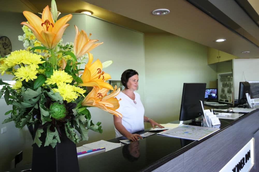 Receptionist