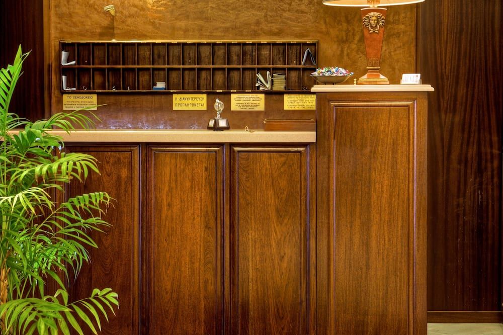 Receptionist
