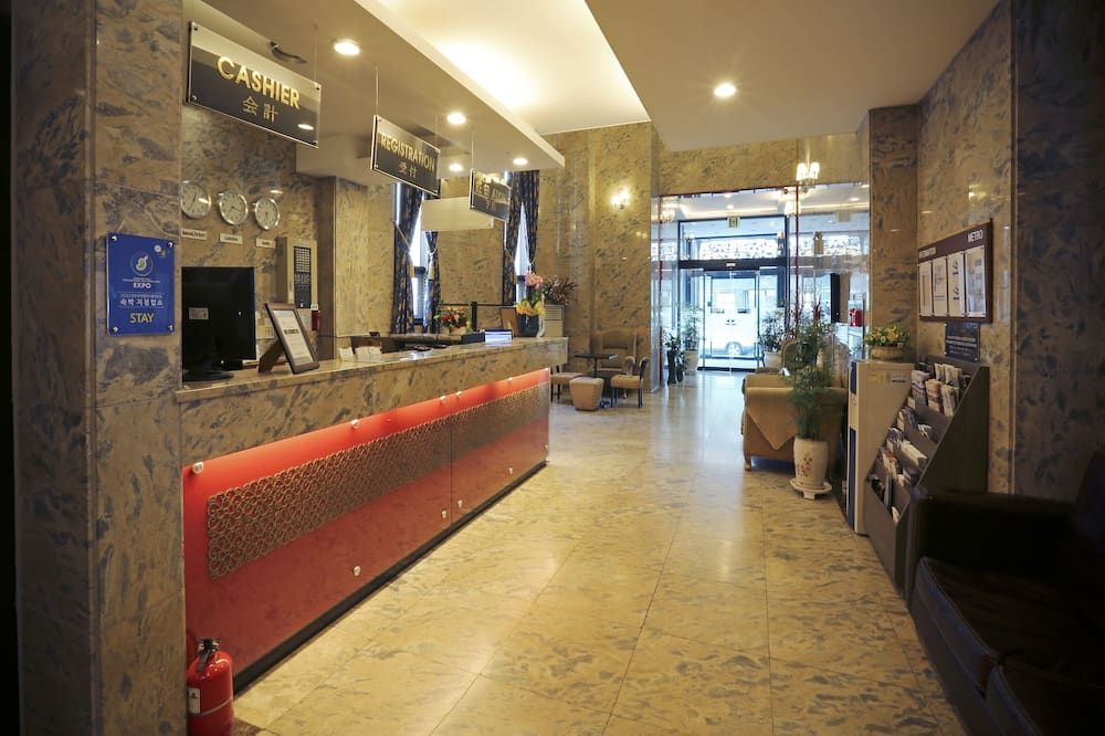 Receptionist