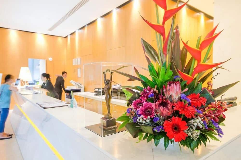 Receptionist