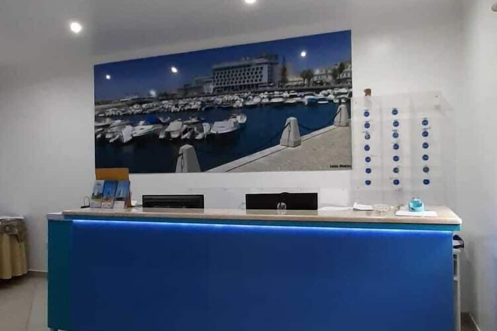 Receptionist
