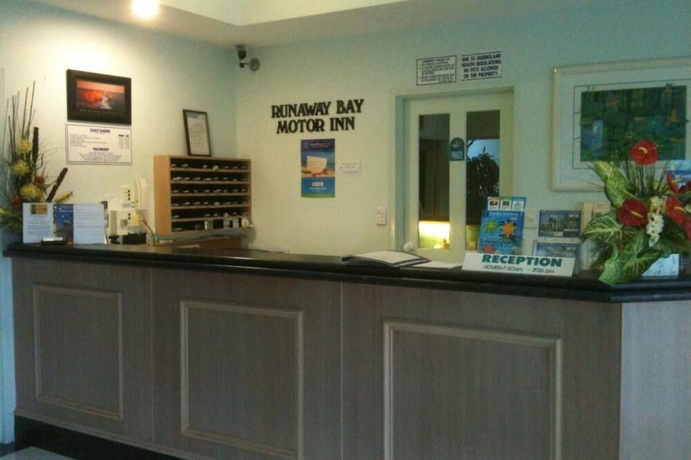 Receptionist