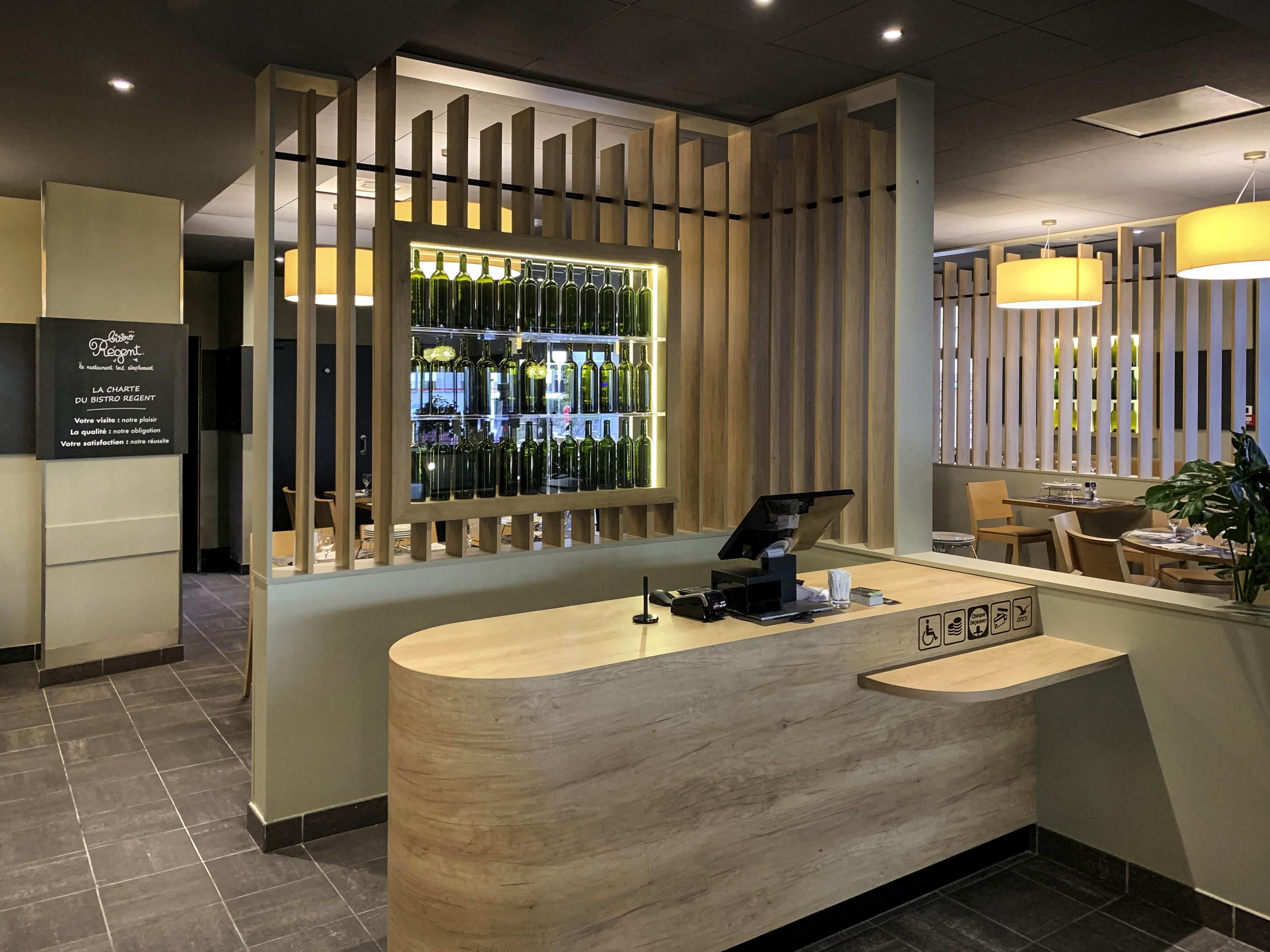Receptionist