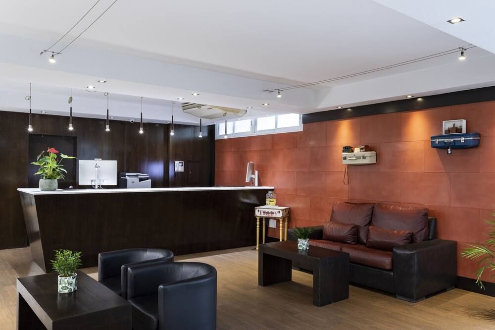 Receptionist