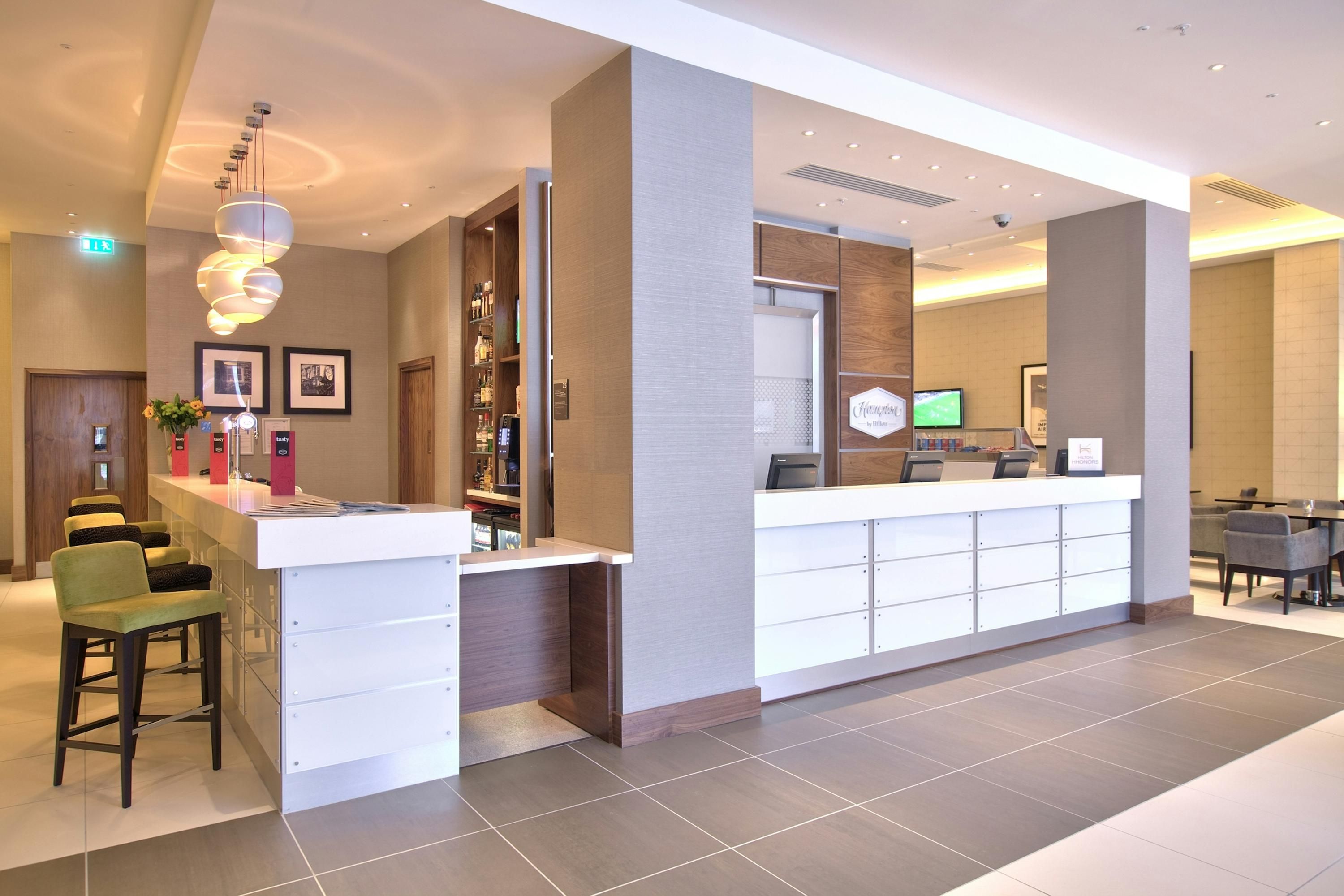 Receptionist