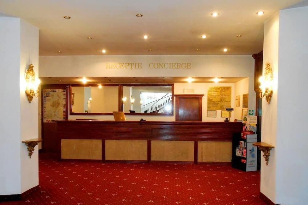 Receptionist
