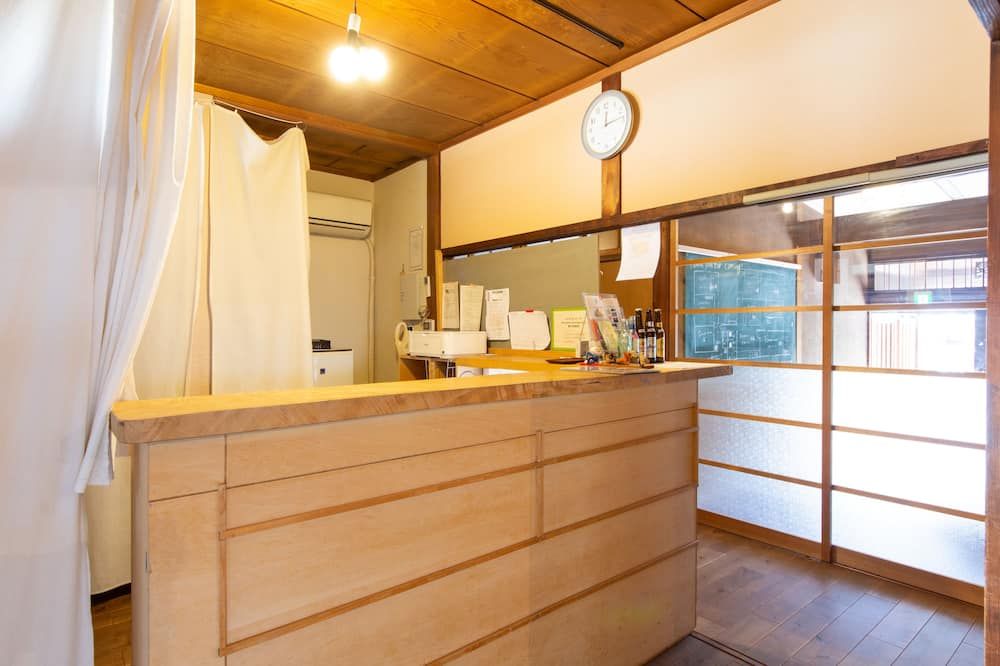 Receptionist