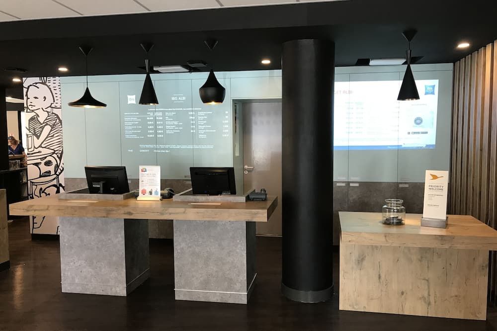 Receptionist