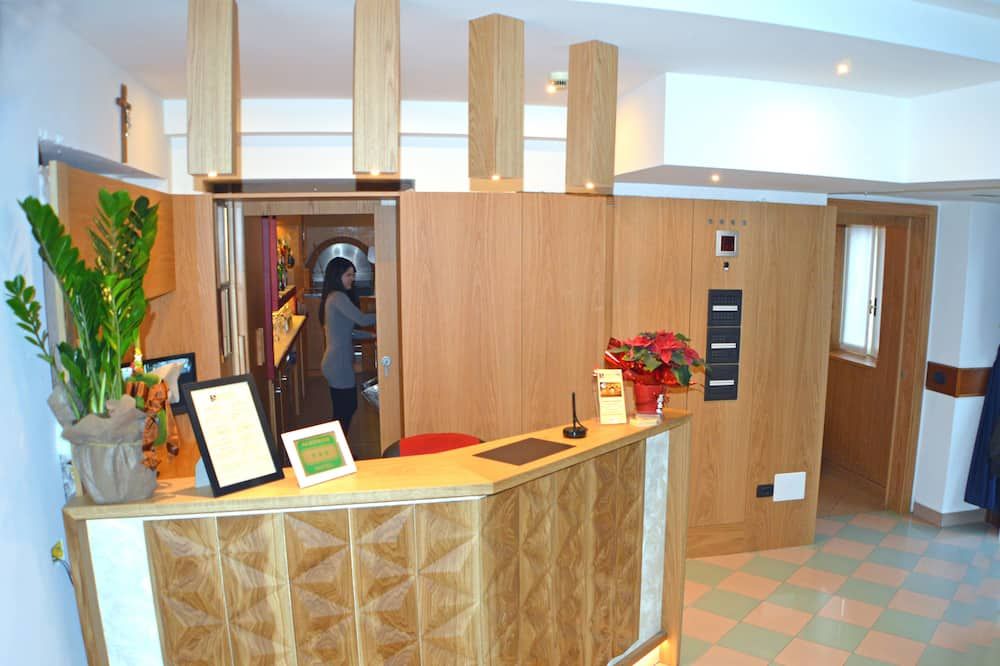 Receptionist
