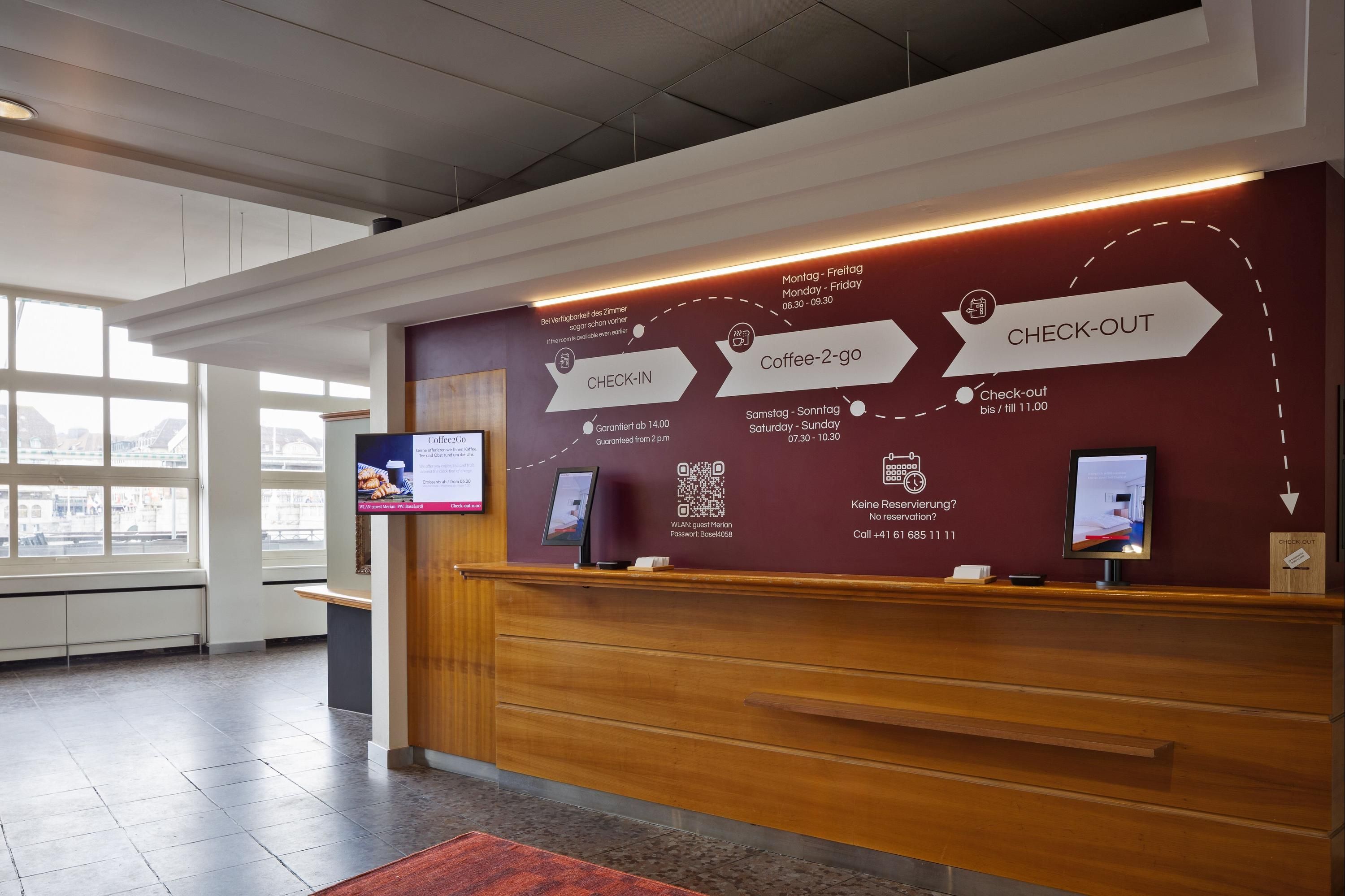 Receptionist