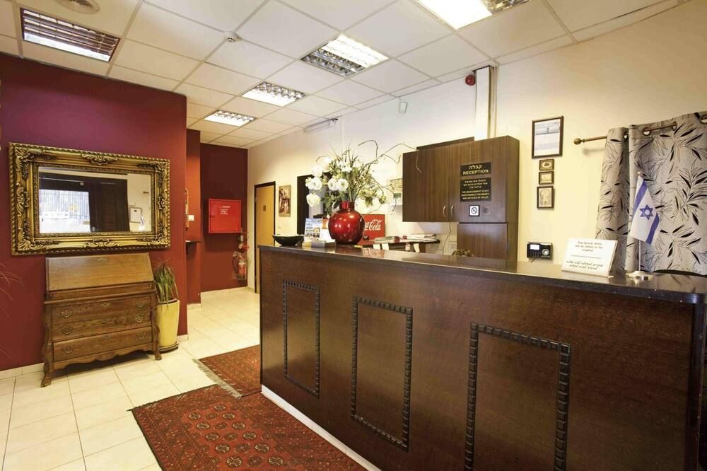 Receptionist