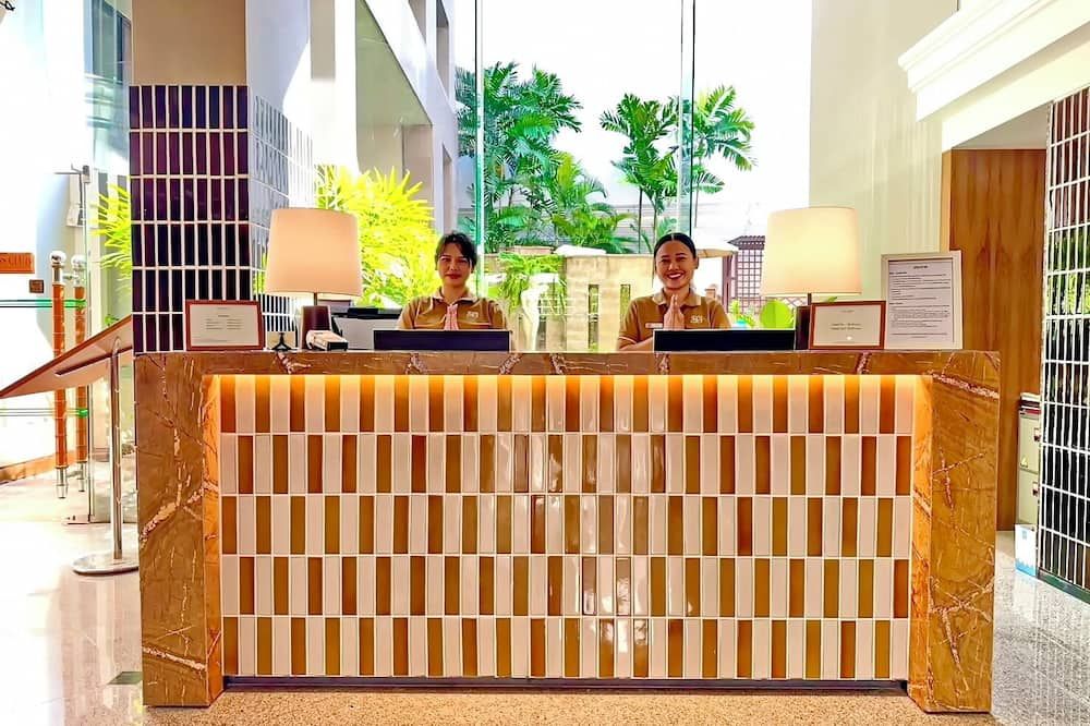 Receptionist