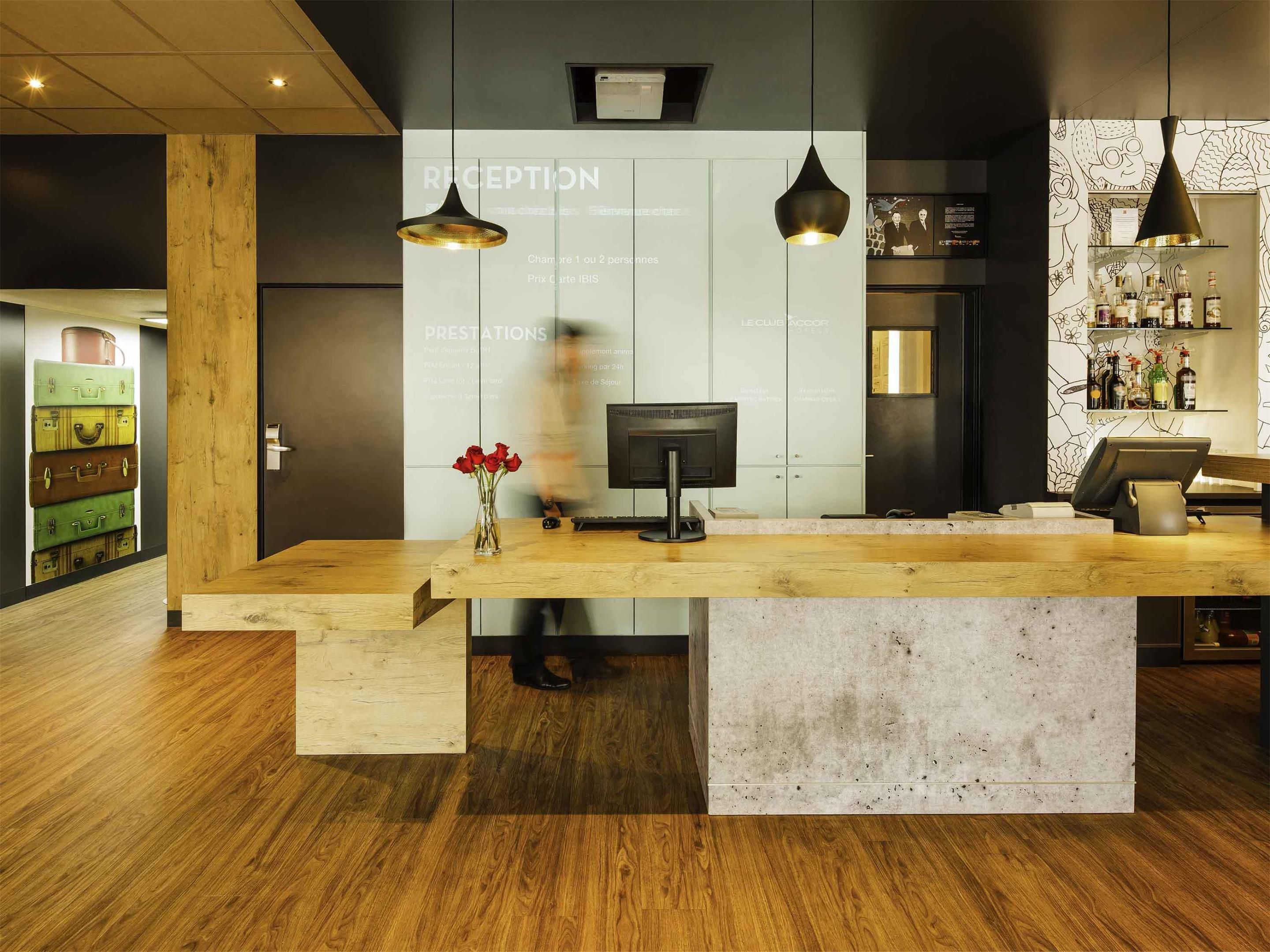 Receptionist