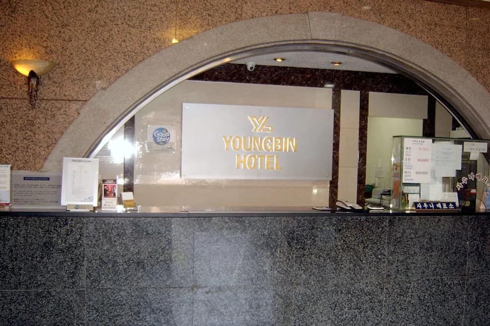 Receptionist