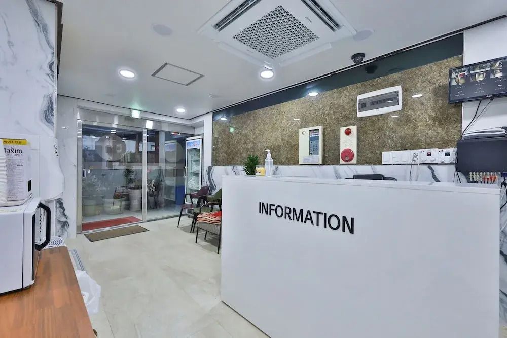Receptionist
