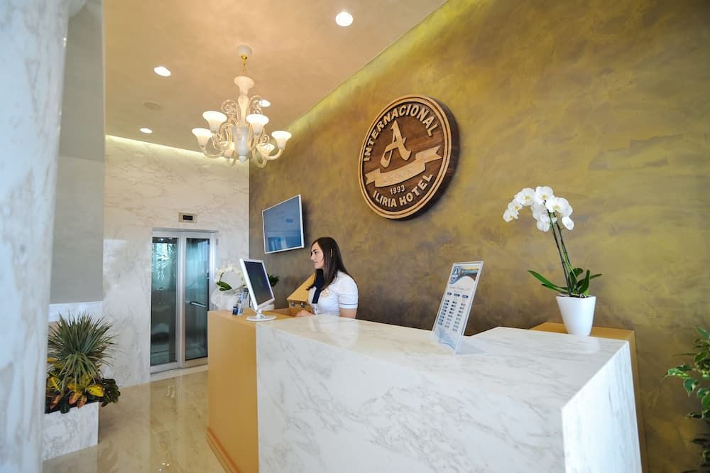 Receptionist